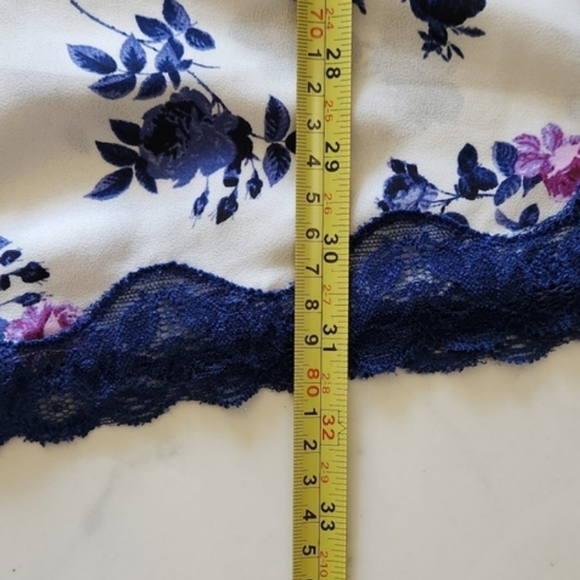 Torrid EUC Size 4 White Blue Floral Lace Trim Flowy Tank Top - Picture 12 of 15